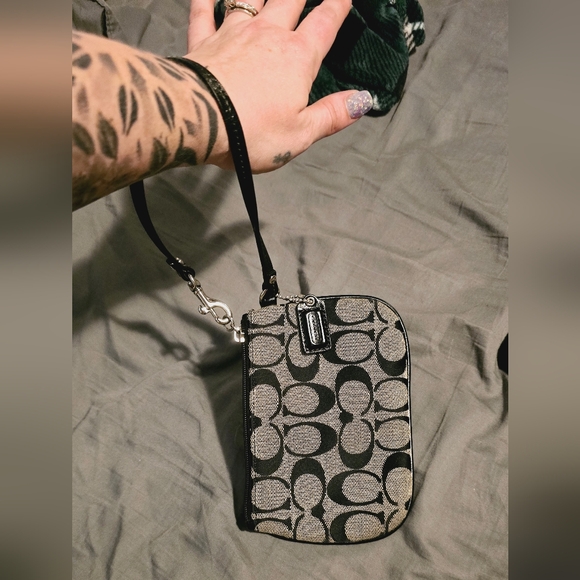 Coach wristlet. Never used. Excellent condition. - Picture 2 of 4